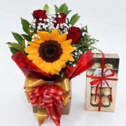Caxepot 3 Rosas vermelhas e 1 Girassol com Ferrero Rocher